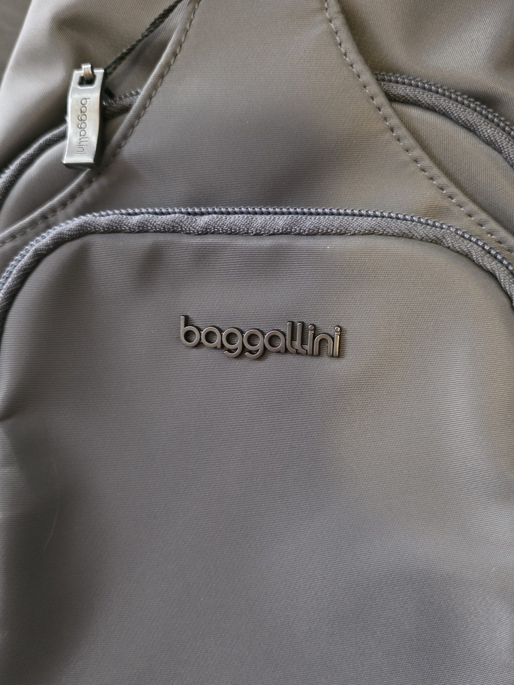 Baggallini Gray Sling Crossbody Bag - Compact Everyday Carry - Picture 2 of 8